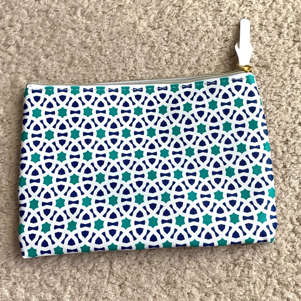 Beautiful Cosmetics Bag Case Pouch White Green Figures